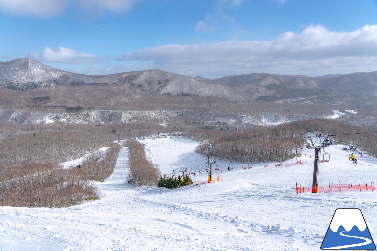 登別カルルス温泉サンライバスキー場｜待望の大雪！シュプールを描けばふわふわの雪煙が漂う、全7コースが滑走可能です(^^)v